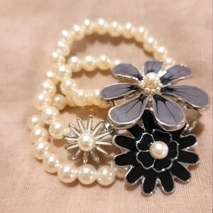 Beautiful Triple Layers Pearls Bracelet